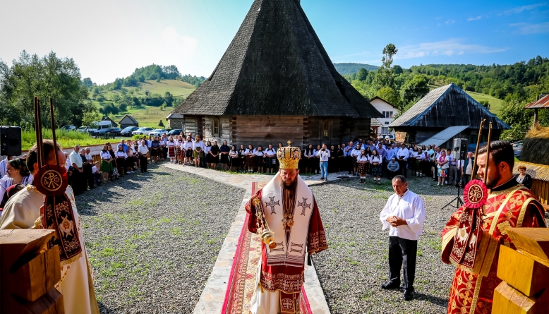 Slujire arhierească la Parohia Strâmtura – Valea Satului (FOTO)