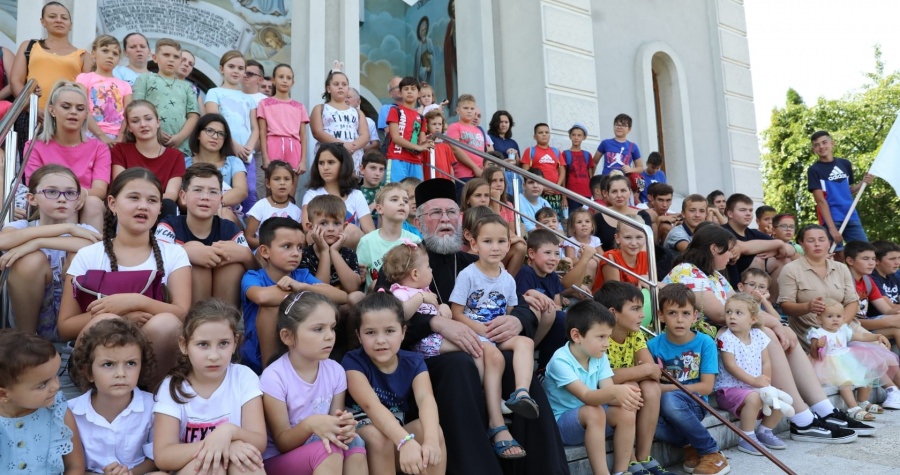 Peste 100 de copii și tineri au participat la tabără organizată în Satu Nou de Sus (FOTO)