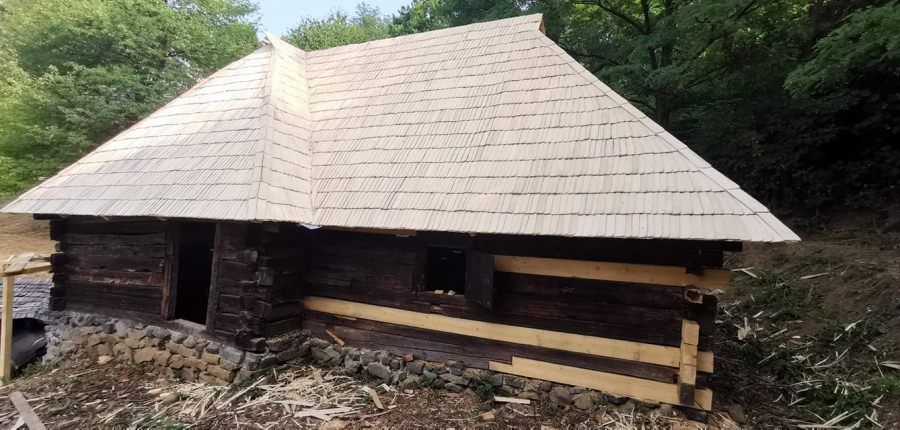 La Muzeul Satului Baia Mare: S-au finalizat lucrările de restaurare la Moara Hărnicești, complex de instalații care datează de la mijlocul secolului al XIX-lea