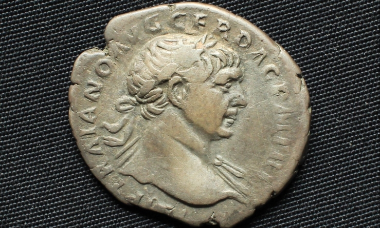 Denar roman emis de împăratul Traian este „exponatul săptămânii” la Muzeul Județean de Istorie și Arheologie Maramureș