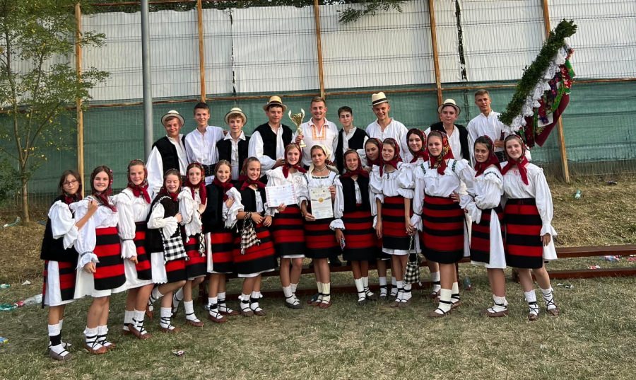 Ansamblul Folcloric „Petrova” a obținut Trofeul Festivalului Național de Folclor ”Mugurașii” Prisăcani