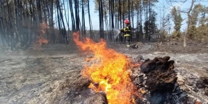 36 de pompieri români, cu nouă mijloace tehnice, continuă misiunea de stingere a incendiului din Sud-Vestul Franței
