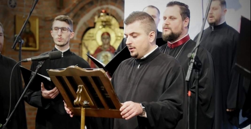 Pasionat de muzica psaltică: Florian Vois, student băimărean și membru al Grupului „Theologos”, a realizat până acum trei volume de „Chinonice Duminicale”