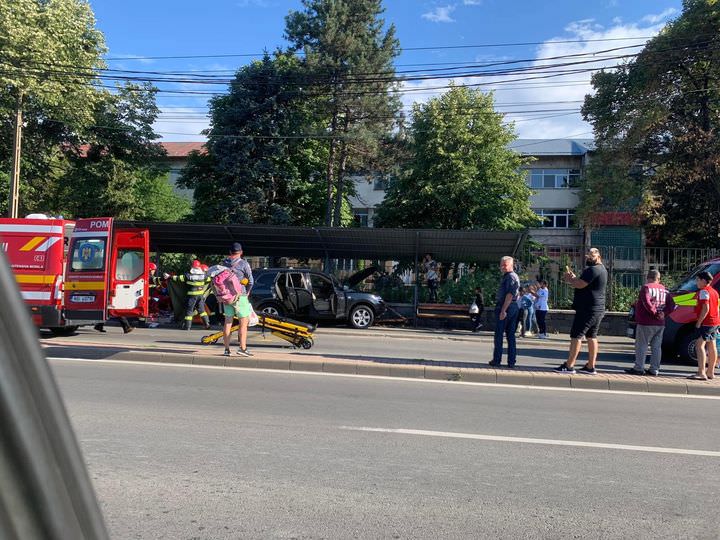 COMUNICARE A IPJ MARAMUREȘ: În Baia Mare, strada Vasile Lucaciu, adolescent de 13 ani și doi soți, accidentați. Filmul evenimentului de circulație!