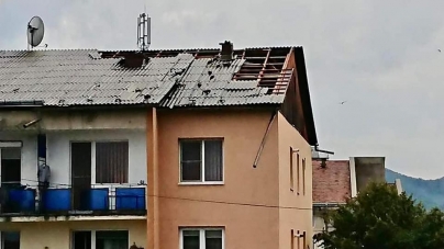 Arbori căzuți și acoperiș doborât în Maramureș!