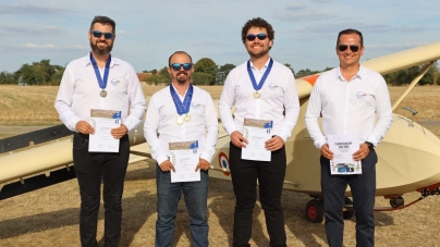 Campionatul Mondial de Acrobație cu Planorul: Băimăreni în echipa care a obținut performanță frumoasă, locul trei! Cine sunt cei doi!