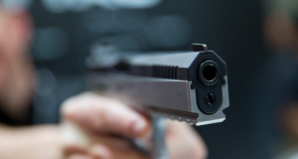Borșa: O femeie și-a amenințat soțul cu o armă de vânătoare, iar un bărbat și-a amenințat fratele