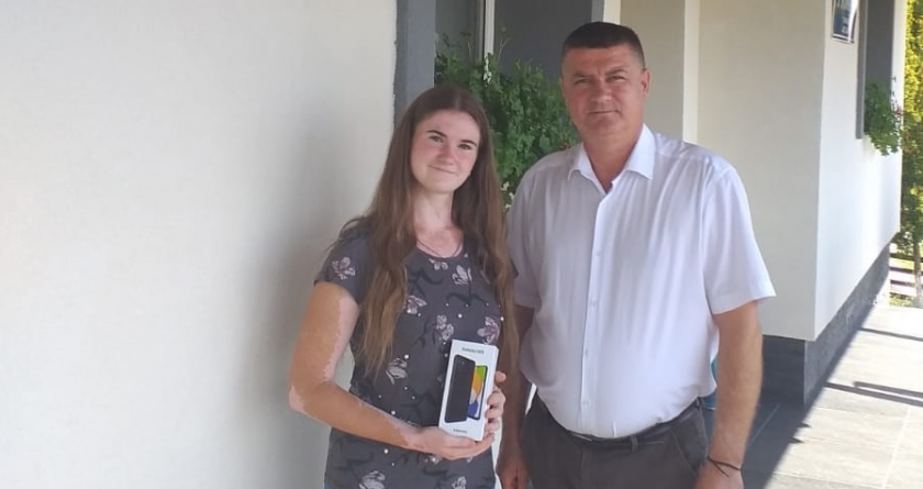 O idee foarte interesantă: O tânără maramureșeancă a câștigat concursul organizat de administrația locală din Boiu Mare! Cum a devenit primar!