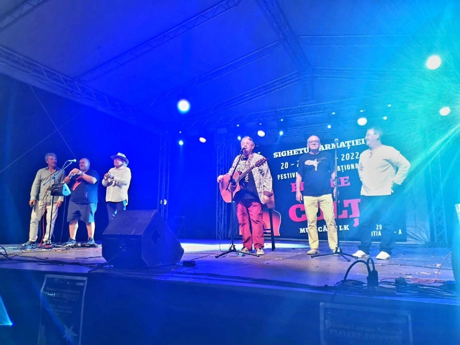 Festivalul Concurs Național „Floare de Colț”: Artiști foarte iubiți de public, spectacol minunat, în Sighetu Marmației! Plus un moment special!