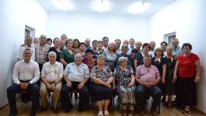 Momente emoționante: După jumătate de secol, generația de absolvenți din 1972, ai Școlii Generale Tămaia, s-au reîntâlnit la Căminul Cultural!