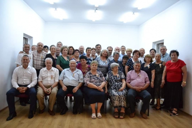 Momente emoționante: După jumătate de secol, generația de absolvenți din 1972, ai Școlii Generale Tămaia, s-au reîntâlnit la Căminul Cultural!