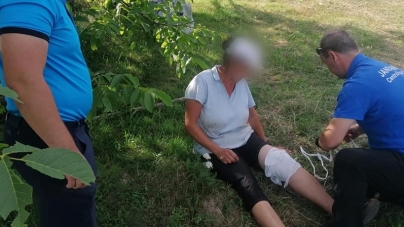 Jandarmii au intervenit pentru a recupera o femeie accidentată dintr-o zonă montană, greu accesibilă