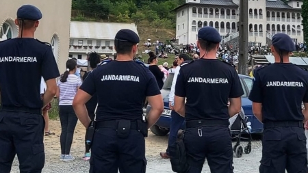 În tot acest weekend: Jandarmii din Maramureș sunt prezenți în județ la acțiunile principale pentru a menține ordinea publică în misiuni specifice!