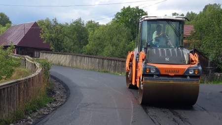 Anunț util de circulație: Se lucrează intens pe șoseaua DJ 186D care face legătura între Poienile Izei și Botiza!