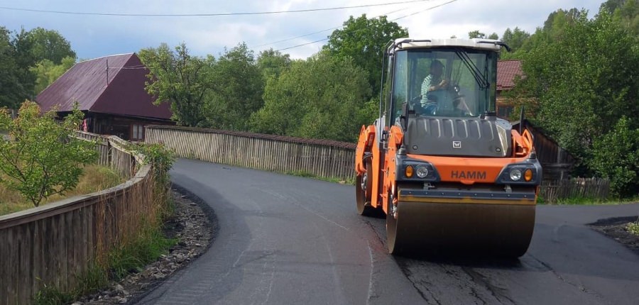 Anunț util de circulație: Se lucrează intens pe șoseaua DJ 186D care face legătura între Poienile Izei și Botiza!
