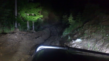 Salvamont intervine: Tânăr căzut în zona Lacului Albastru din Baia Sprie; Acesta prezintă convulsii