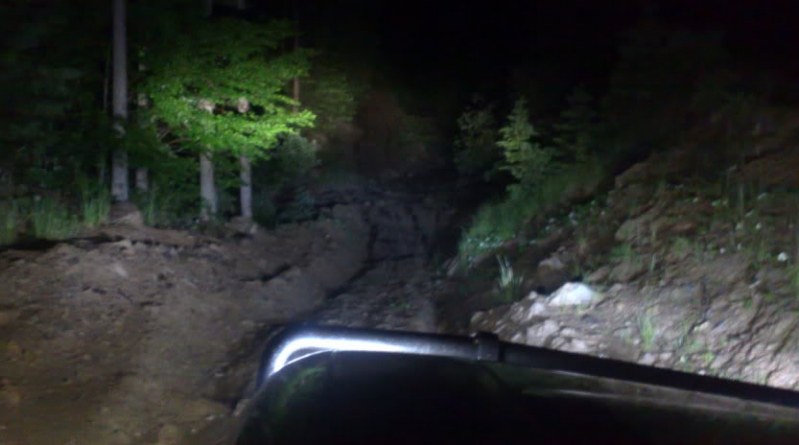 Salvamont intervine: Tânăr căzut în zona Lacului Albastru din Baia Sprie; Acesta prezintă convulsii