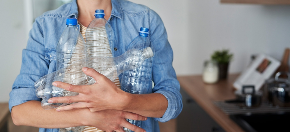 Inedit: Băimărenii vor putea călători gratuit cu mijloacele de transport în comun dacă oferă în schimb peturi, doze de aluminiu și sticle