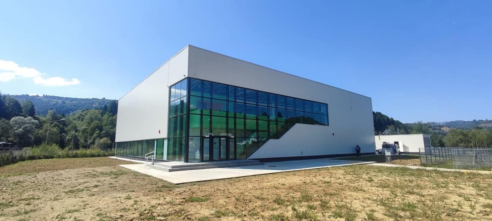 O investiție în viitor: Sală de sport pentru copii și adulți cu toate facilitățile recepționată în Moisei! Noul obiectiv are 102 locuri în tribună!