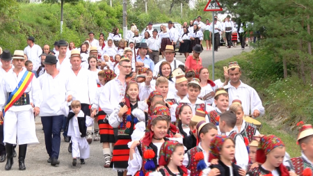 DE PRAZNICUL SFINTEI MARIA: Întâlnire cu fiii satului, artiști foarte iubiți, în inima Maramureșului! Sărbătoare de vară, în Bârsana, ediția nr. 7!