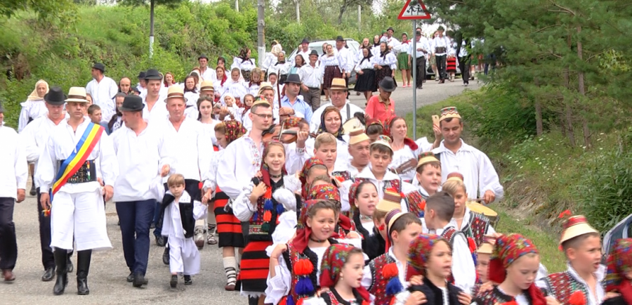 DE PRAZNICUL SFINTEI MARIA: Întâlnire cu fiii satului, artiști foarte iubiți, în inima Maramureșului! Sărbătoare de vară, în Bârsana, ediția nr. 7!