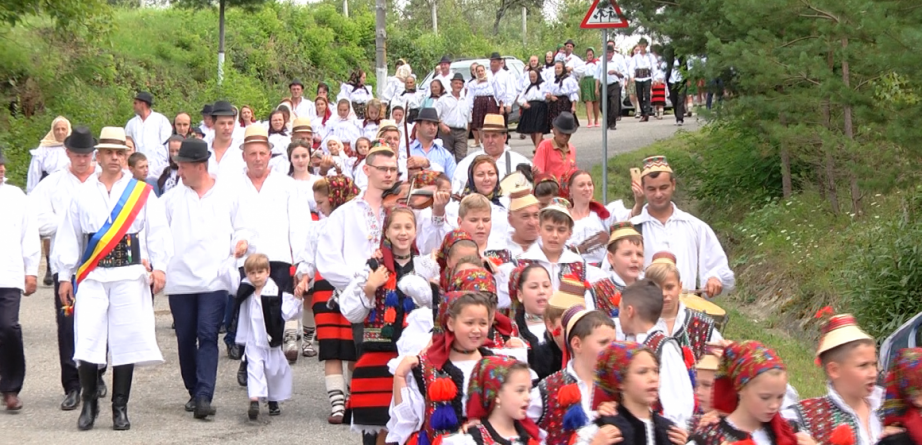 DE PRAZNICUL SFINTEI MARIA: Întâlnire cu fiii satului, artiști foarte iubiți, în inima Maramureșului! Sărbătoare de vară, în Bârsana, ediția nr. 7!