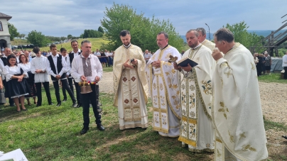 Câteva sute de credincioși, prezenți la sfânta și dumnezeiasca Liturghie de Sfânta Maria Mare de la Mănăstirea „Învierea Domnului” sau Habra!