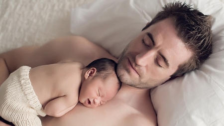 ​Concediul paternal, extins cu 5 zile lucrătoare! Ce trebuie să știi!