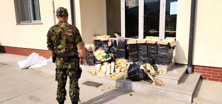 Țigări de contrabandă în valoare de 67.600 lei confiscate de polițiștii de frontieră maramureșeni