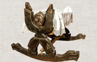 Leagăn din Țara Chioarului – obiectul de poveste al lunii septembrie la Muzeul Județean de Etnografie și Artă Populară Maramureș