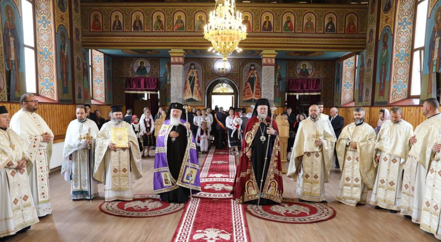 Eveniment important pentru localnici: A fost resfințită biserica din Ariniș