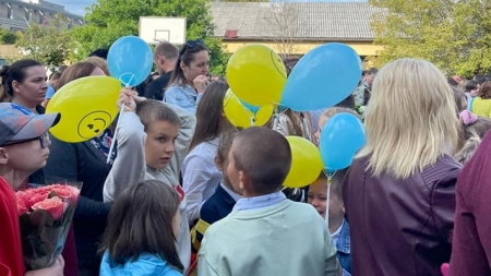 La școlile „Dr. Victor Babeș” Baia Mare și „Taras Sevcenko” Sighetu Marmației s-au înființate clase pentru copiii ucrainieni