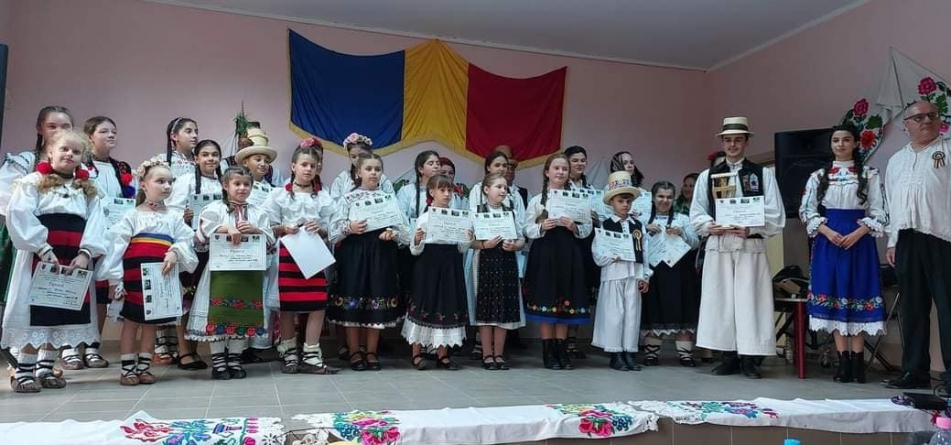 Tânărul Andrei Bărbos a câștigat Trofeul Festivalului de folclor ,,Pe sub poala Codrului – Prânzul miresei Anicuța”, ediția a IV-a