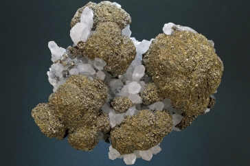 Marcasită, cuarț din Mina Cavnic este exponatul săptămânii la Muzeul de Mineralogie Baia Mare