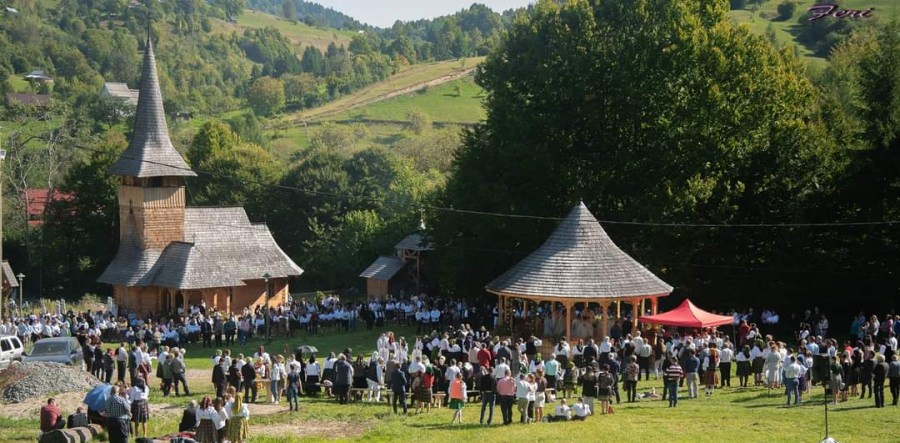 Hram: Mănăstirea “Nașterea Maicii Domnului” Valea Scradei din Vișeu de Sus îmbracă straie de sărbătoare (FOTO)