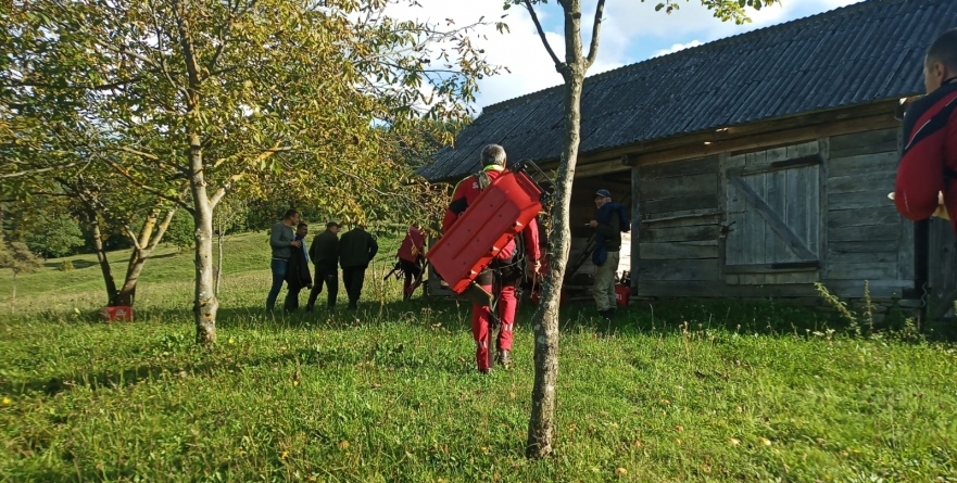 O maramureșeancă de 90 de ani s-a rătăcit la cules de ciuperci; Și-a petrecut noaptea într-o șură părăsită la marginea pădurii