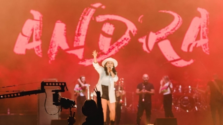 Artiștii care urcă duminică pe scena Castaniadei