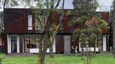 Anuala Artelor 2022: Pe simeze s-au reunit peste 100 de lucrări plastice, decorative și multimedia realizate de 65 de artiști băimăreni și străini