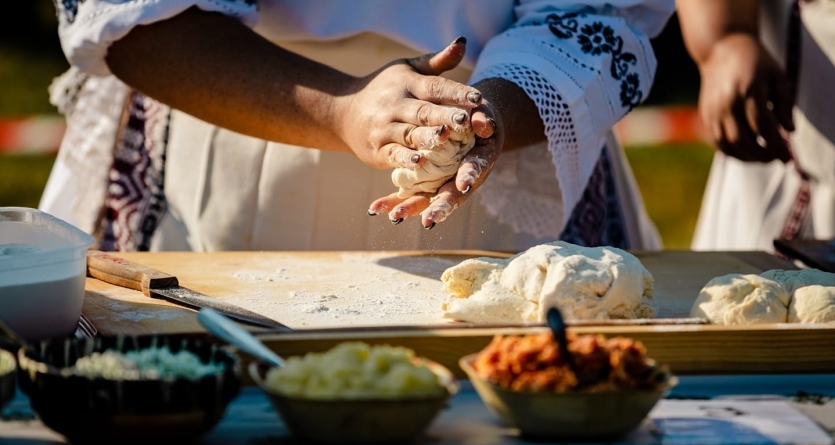 Socăcițele sunt așteptate să se înscrie la concursul de făcut plăcinte din cadrul Sărbătorii Toamnei la Groși