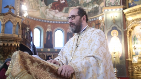Părintele Constantin Necula va sluji la biserica din Mireșu Mare în această duminică