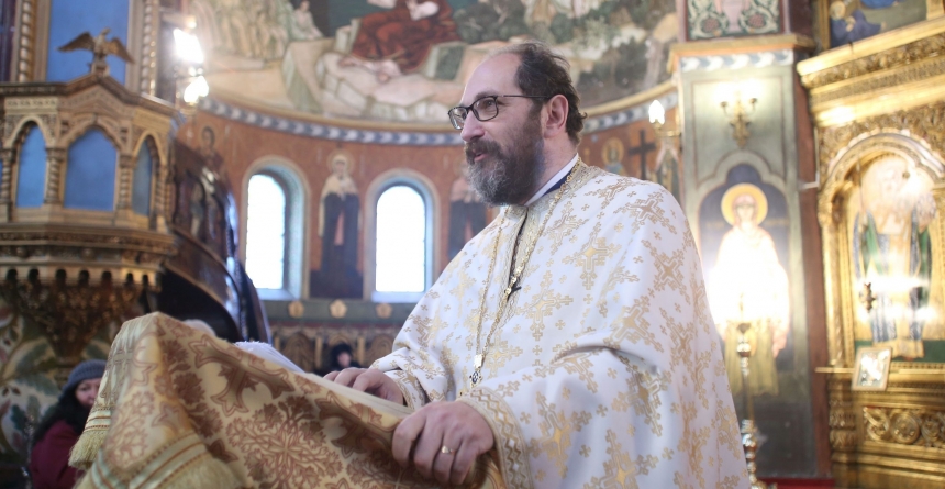 Părintele Constantin Necula va sluji la biserica din Mireșu Mare în această duminică