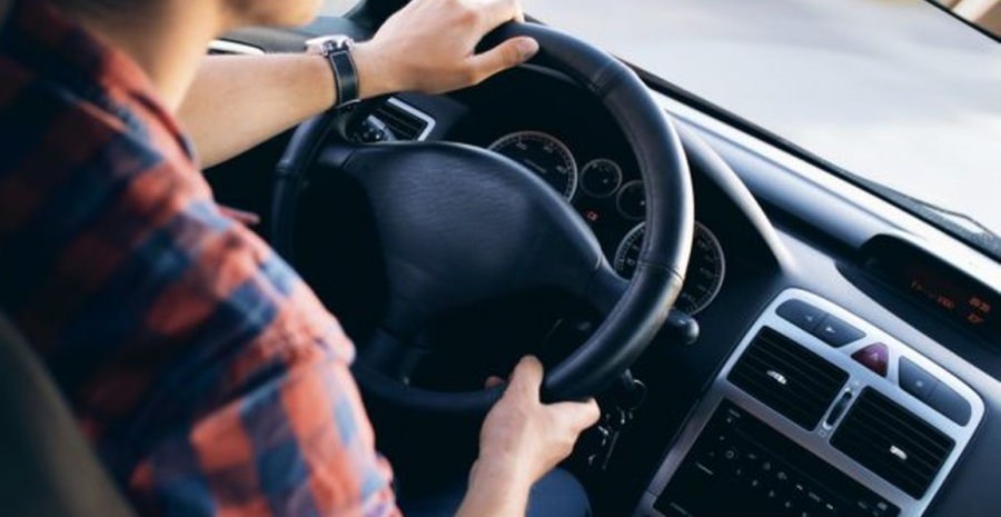 Minor prins la volan în Baia Mare; Mașina nu era înmatriculată, iar numele montate pe ea erau atribuite unui alt vehicul