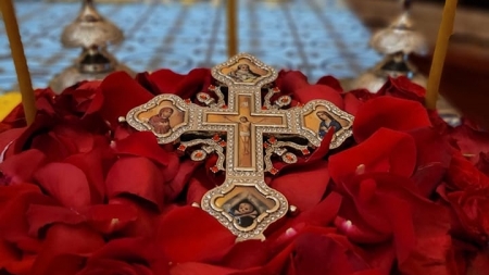 PS Iustin: „Sfânta Cruce este puterea creştinilor, deoarece pe ea S-a răstignit Hristos”
