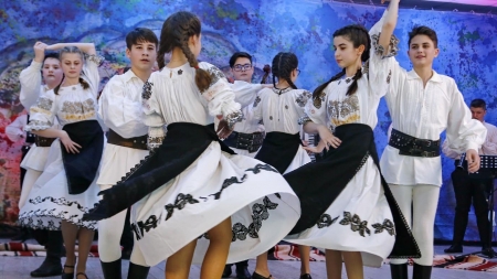 Muzică și armonie: Ansamblul Folcloric Național ,,Transilvania” organizează cursuri de dans popular