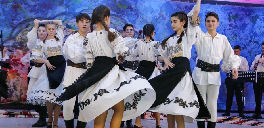Muzică și armonie: Ansamblul Folcloric Național ,,Transilvania” organizează cursuri de dans popular