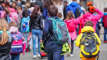 Proiect: Greutatea ghiozdanului nu va mai putea depăși 10% din greutatea copilului