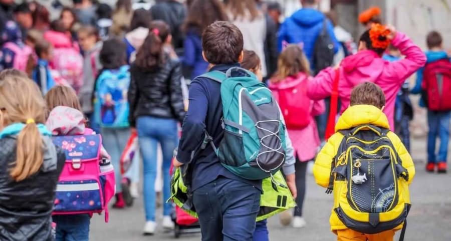 Când începe școala și câte vacanțe vor avea elevii în acest an școlar