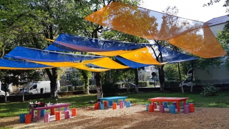 Noile modalități de învățare: O școală băimăreană a realizat pentru elevi un spațiu special! Care va fi scopul grădinii educaționale a instituției!