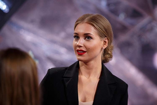 Kristina Asmus, odată „cea mai sexy femeie din Rusia”, este acuzată de discreditarea forțelor armate