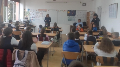 Elevii Liceului Tehnologic „Grigore Moisil” din Târgu Lăpuș au stat de vorbă cu polițiștii